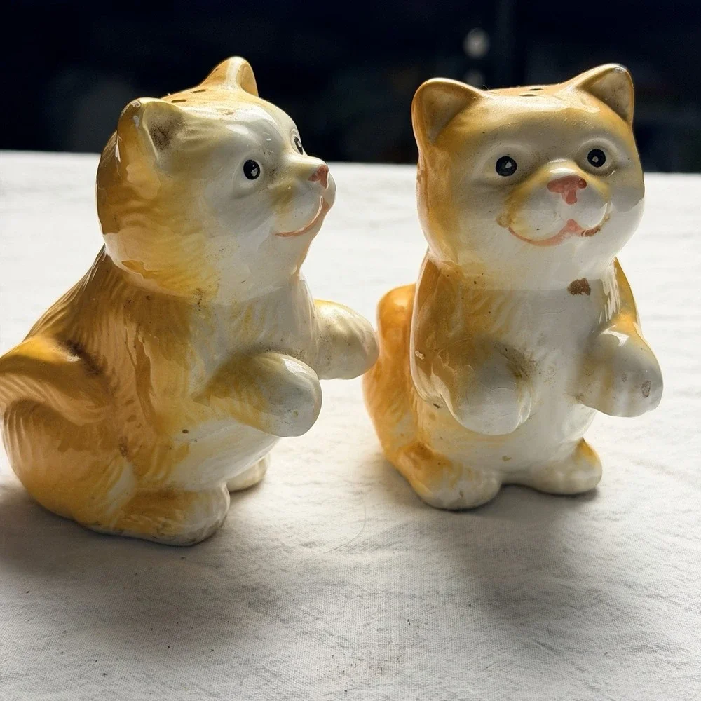Vintage Ceramic Salt & Pepper Shakers Tabby Cats